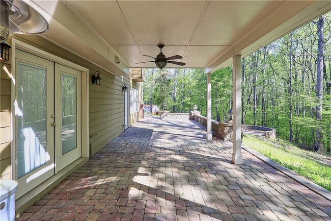 Building Photo - 2740 Stonehill Way
