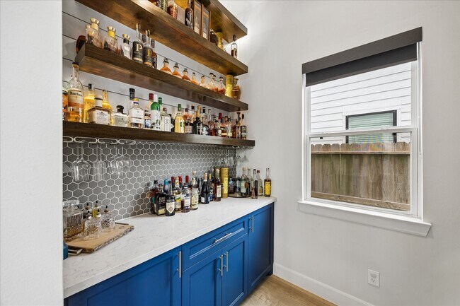 Building Photo - 2804 Grand Fountains Dr