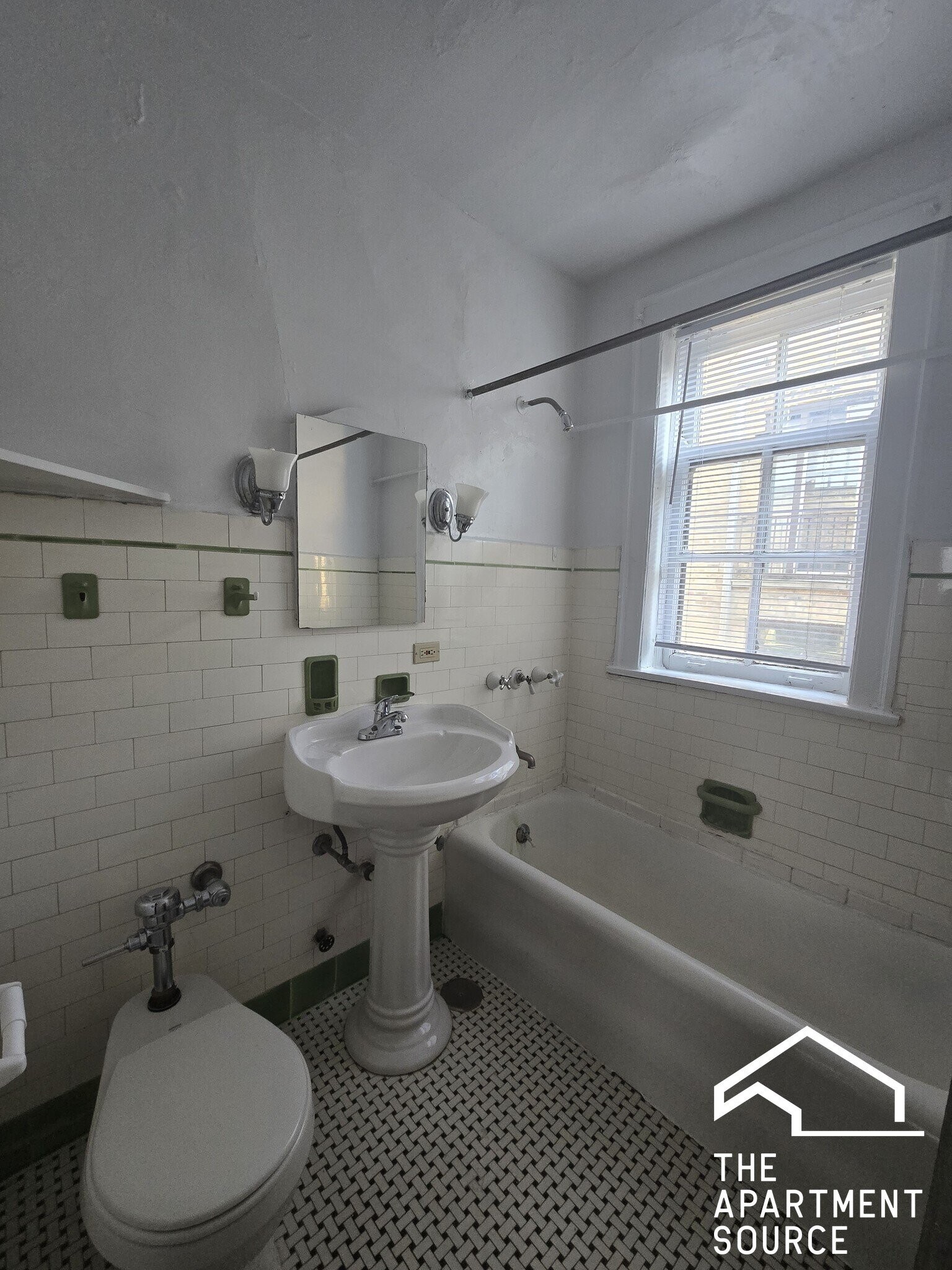 Building Photo - 907 Elmwood Ave