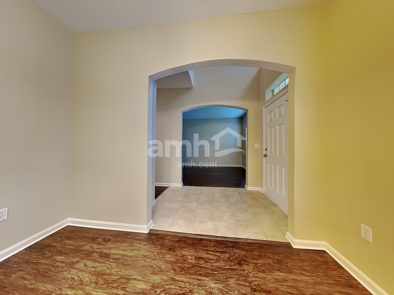 Building Photo - 9243 Prosperity Lake Dr