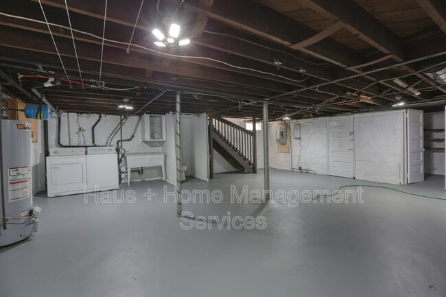 Building Photo - 544 James St