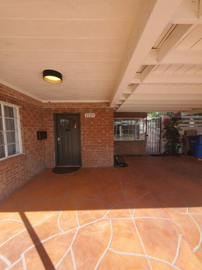 Building Photo - 1520 W Encanto Blvd