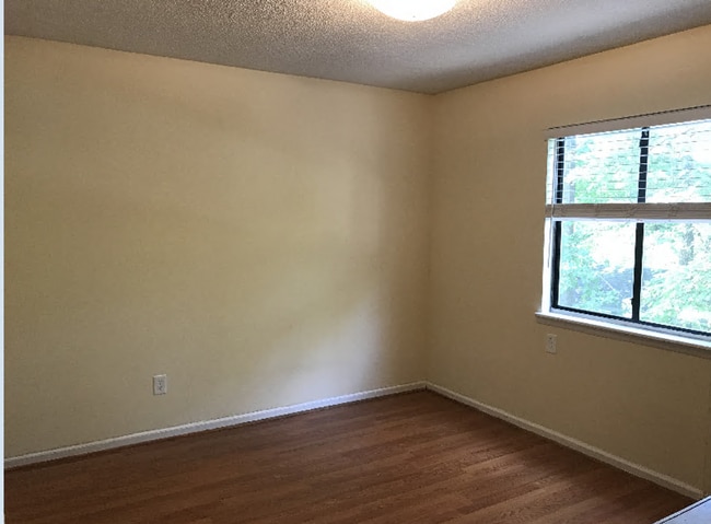 Building Photo - Cedarwood, 1304