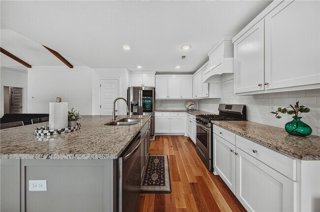 Building Photo - 5803 W Poison Springs Dr