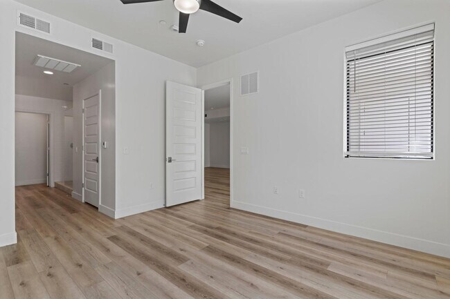 Building Photo - 7300 E Earll Dr