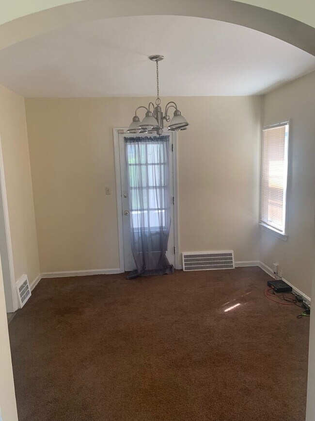 Building Photo - Beautiful Cleveland Heights 4 Bedroom Home...