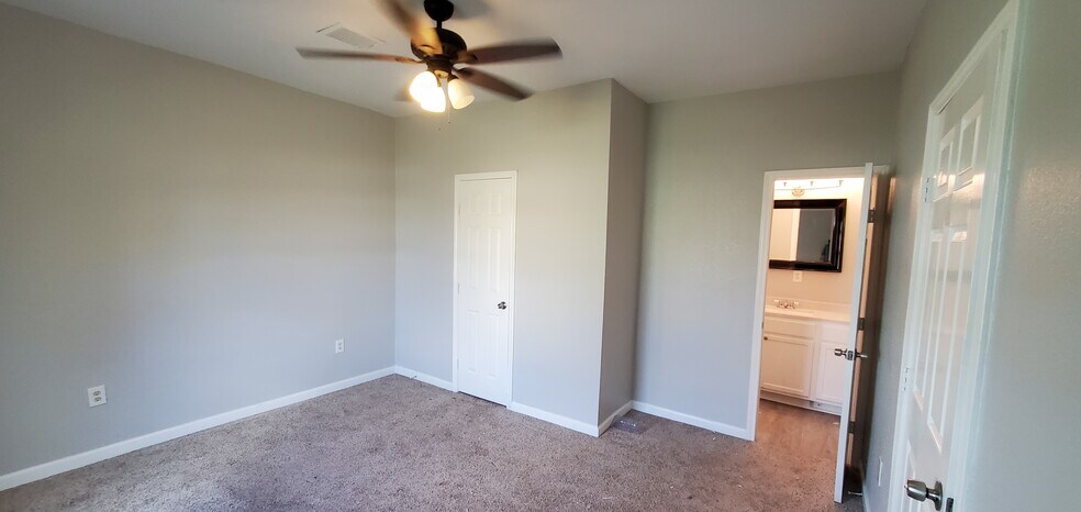 Building Photo - 16513 W Sandy Meadows Dr