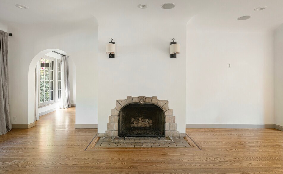 Building Photo - 1169 S Sierra Bonita Ave