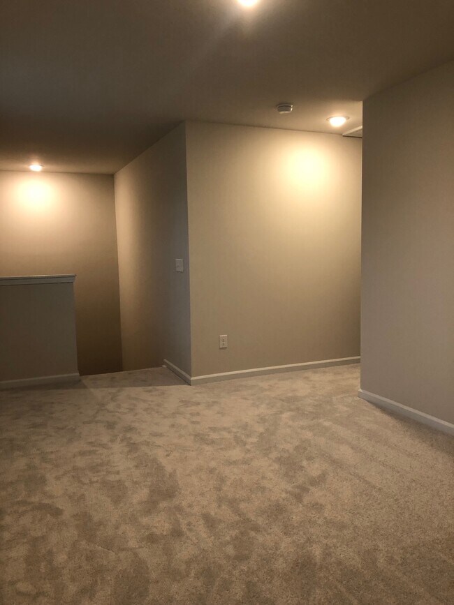 Building Photo - 6014 Red Pheasant Dr