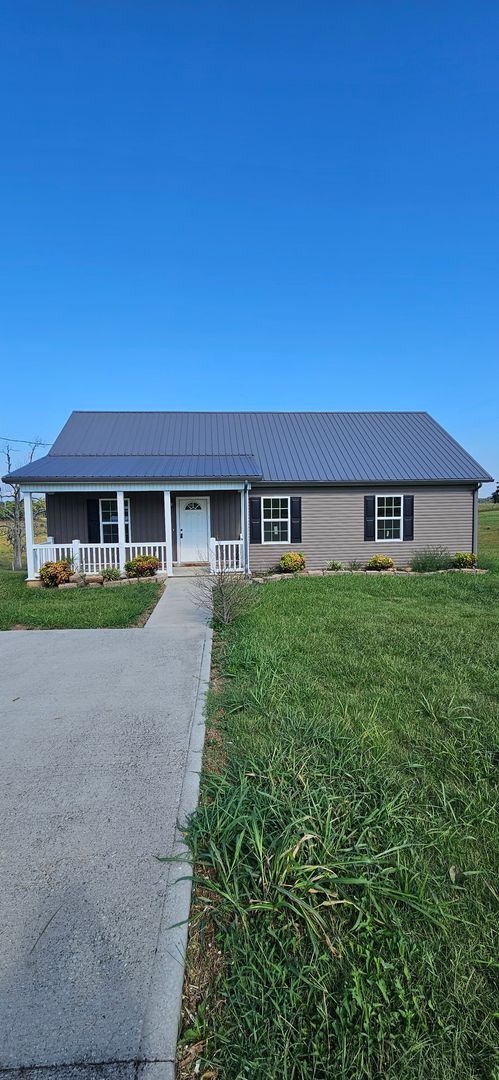 Primary Photo - Spacious Home for Rent!