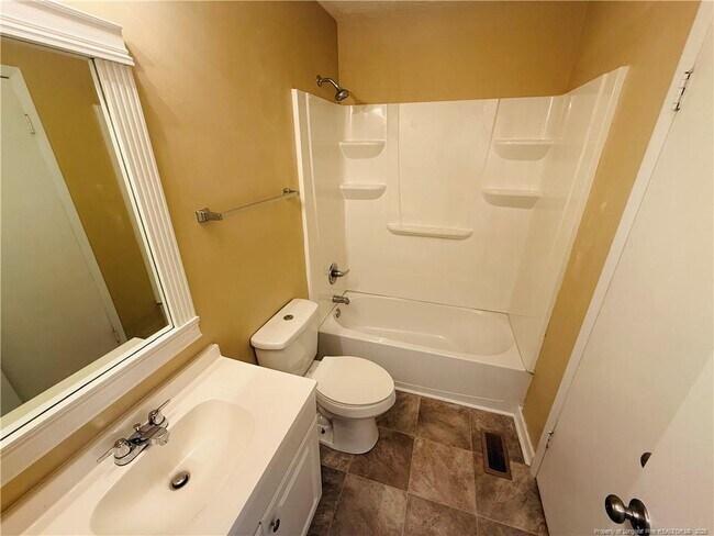 Building Photo - 824 Danish Dr