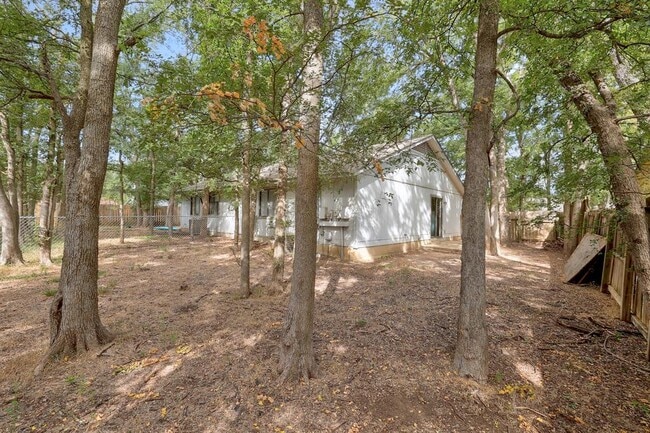 Building Photo - 12202 Dundee Dr