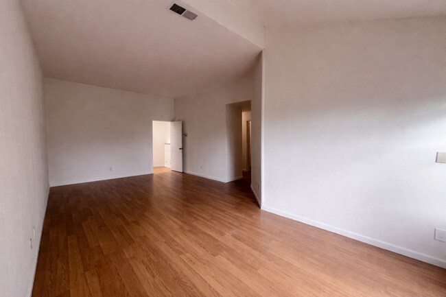 Building Photo - Two Story 3 Bed/Bath Single Family Home In Milpitas, Ca. For Rent!!! $500 OFF FIRST MONTHS RENT!