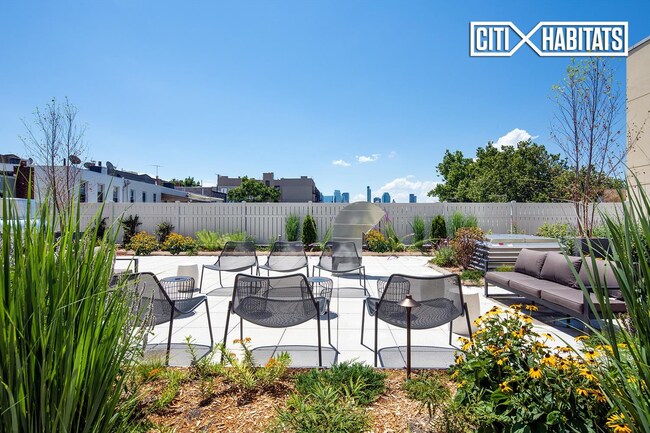 Building Photo - Astor Broadway