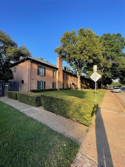 Building Photo - 6015 E University Blvd