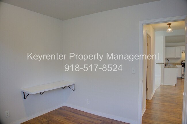 Building Photo - Coming Soon! 3 bed/2 bath!