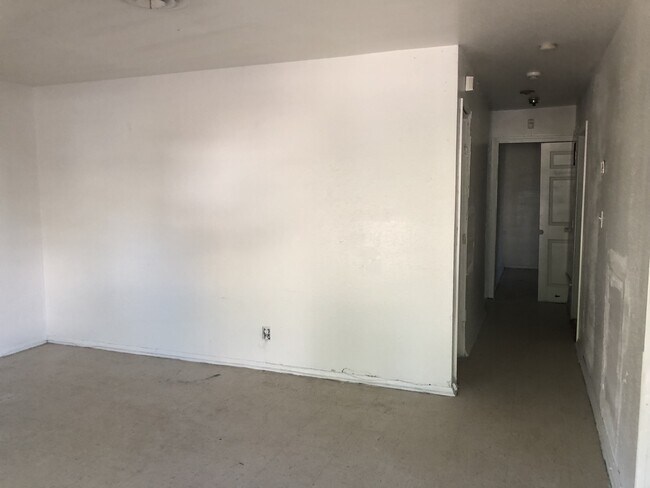 Building Photo - 1816 N St Louis Ave