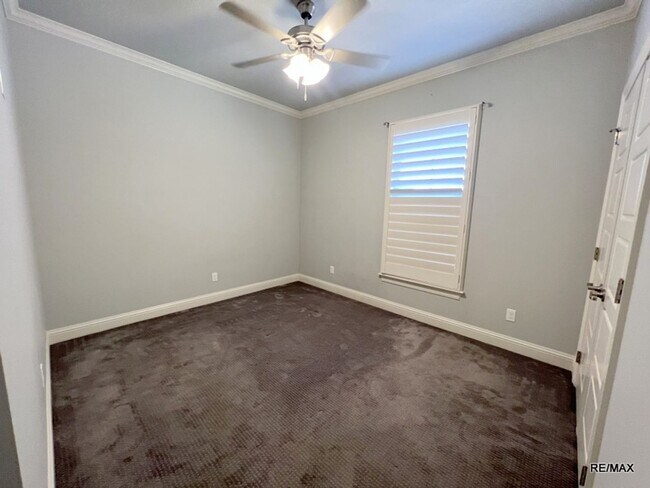 Building Photo - EXQUISITE HOME IN ST. CHARLES COURT OF NOR...