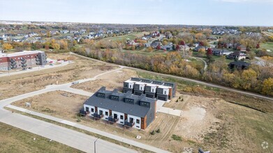 Building Photo - Echo View Townhomes