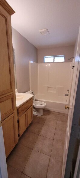 Building Photo - 624 DFW Dr