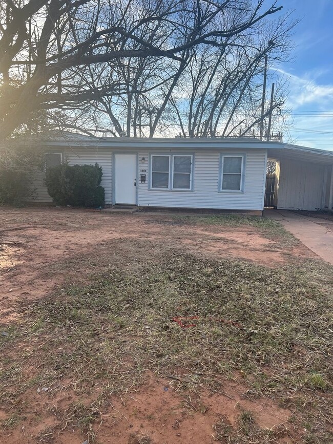 Building Photo - Southside Home