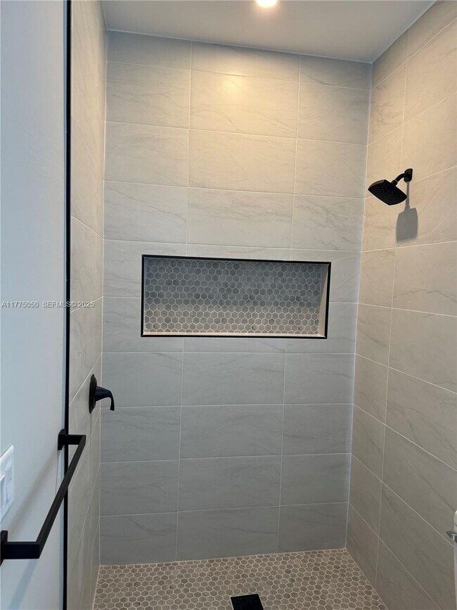 Building Photo - 314 Naples Ave S