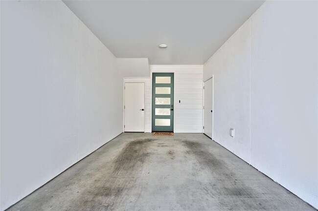 Building Photo - 2804 S 1st St