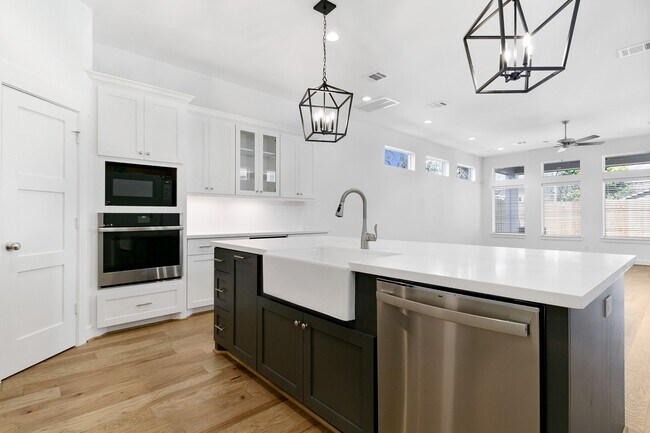 Building Photo - 1127 E 23rd St