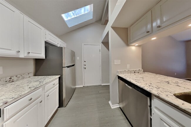 Building Photo - 2007 Barronett Bend