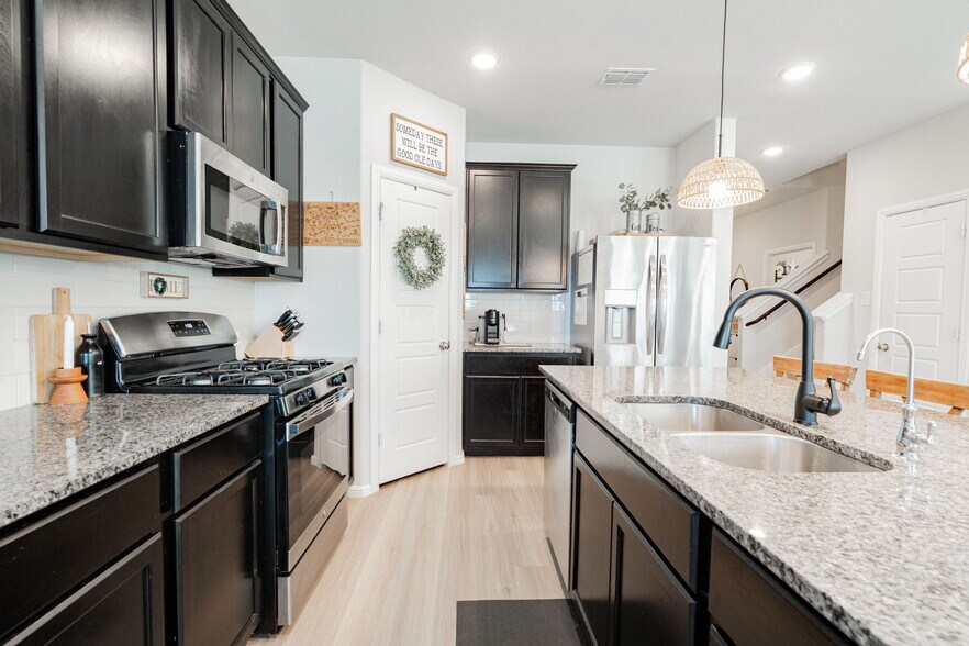 Kitchen - 1812 Damianita Dr