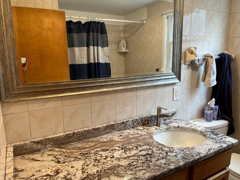 Building Photo - 301 Roosevelt Ave