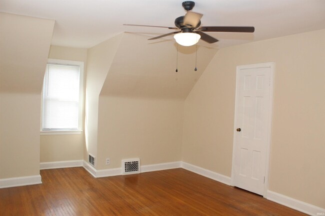 Building Photo - 2100 E Gum St