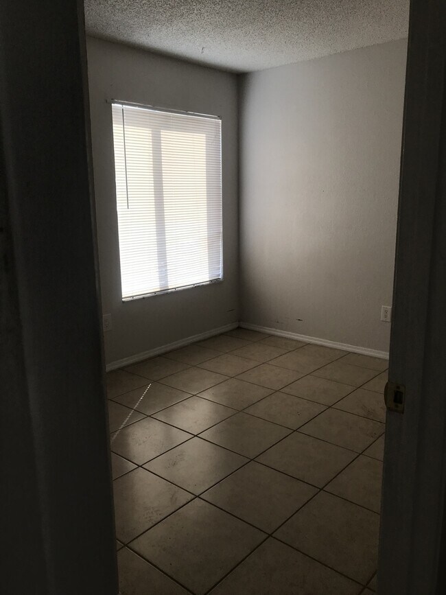 Building Photo - IMMEDIATE  MOVE IN!!!!!Cute 2 Bed / 2 Bath Unit in Pine Hills For Rent