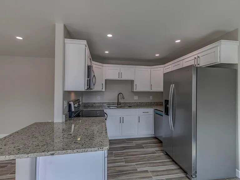 Building Photo - 405 E Mohave Rd