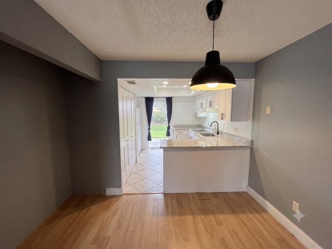 Building Photo - 72 Las Brisas Way