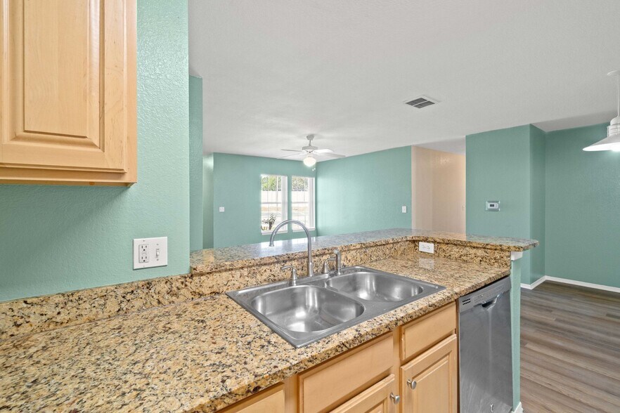 Building Photo - 801 Cape Cod Dr