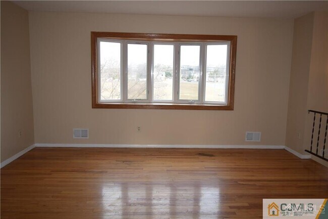 Building Photo - 5098 Scott St