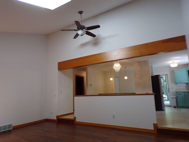 Building Photo - Move-In Ready Home Across from Ski Hill
