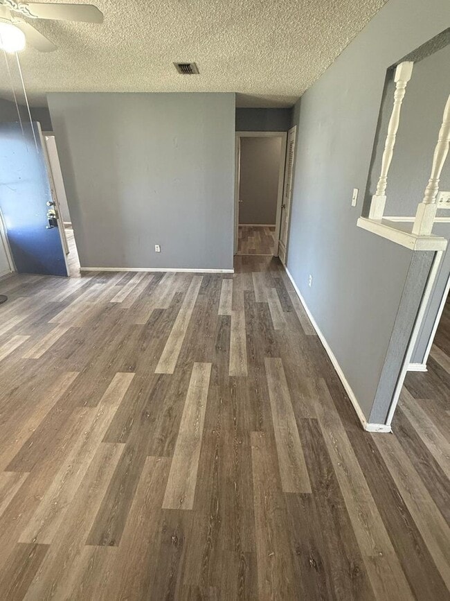 Building Photo - $0 First Month's Rent / $0 Deposit at Move-in