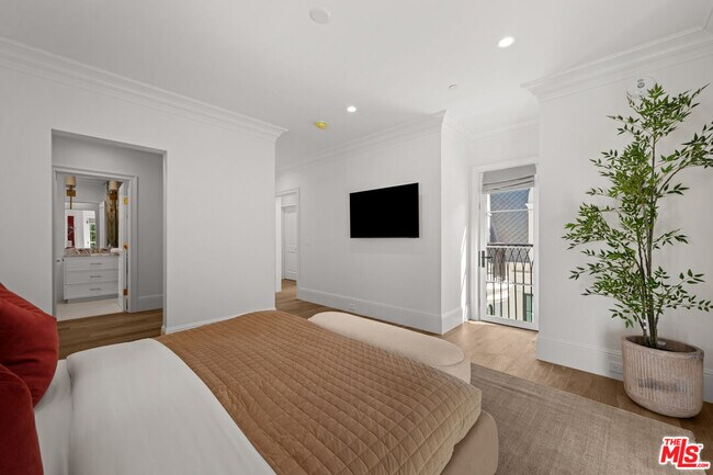 Building Photo - 616 N Alpine Dr