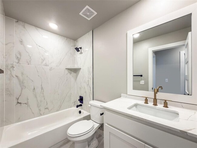 Building Photo - 2610 Crescent Ave