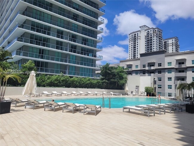 Building Photo - 1100S S Miami Ave