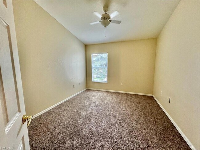 Building Photo - 860 Hampton Cir