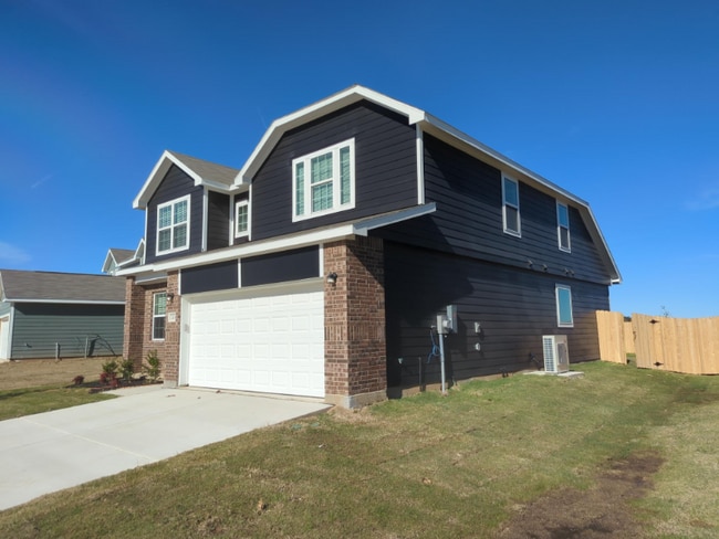 Building Photo - 2436 Dahlia Dr