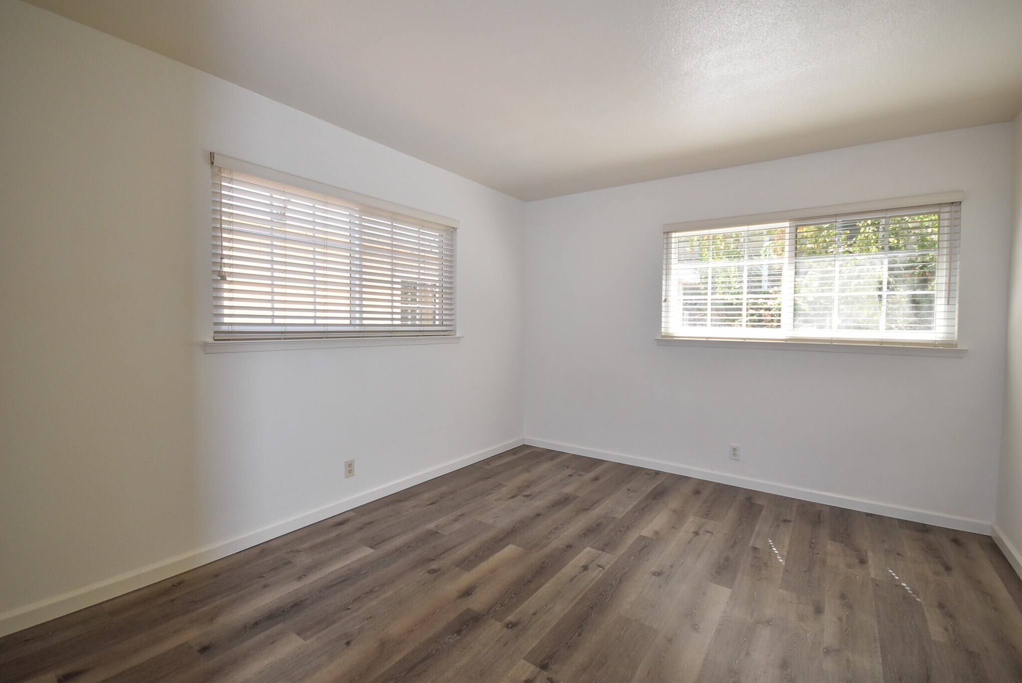 Building Photo - 1098 Sereno Dr