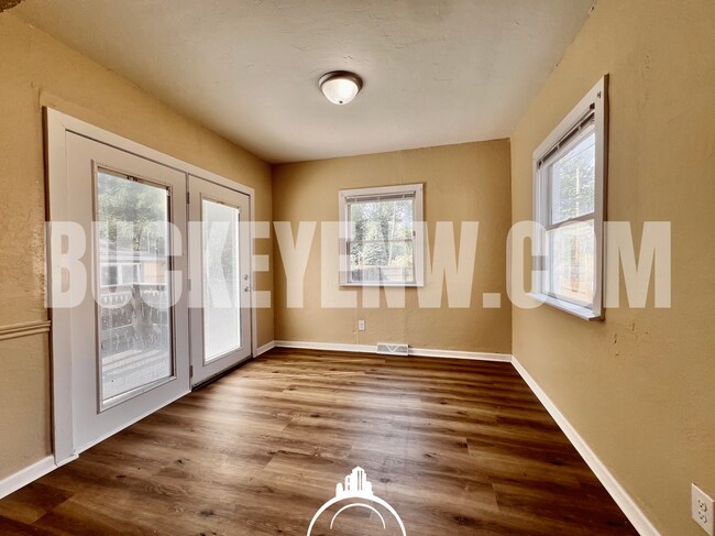 Building Photo - 1110 Harding Dr