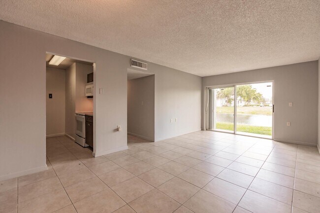 Building Photo - 1140 Lake Victoria Dr