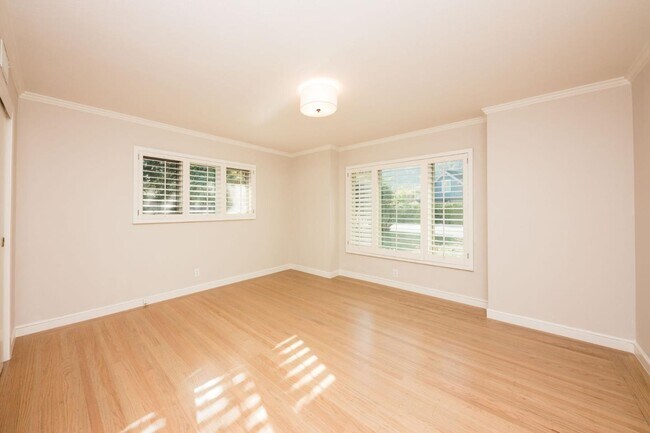 Building Photo - 30 Knightwood Ln
