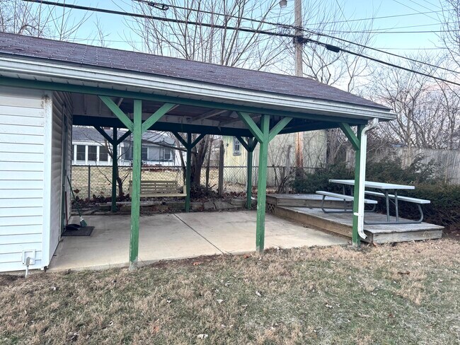 Building Photo - 15 W Worley Ave