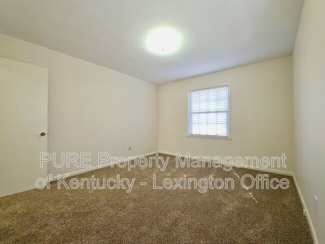 Building Photo - 114 Greenbrier Road